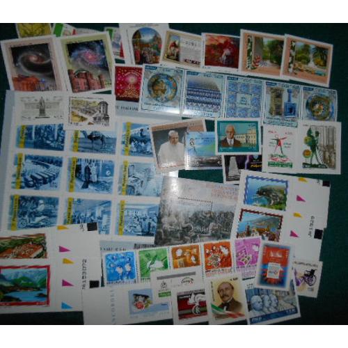 43 Mint and NH Italian Stamps, Retail Value: $60.76